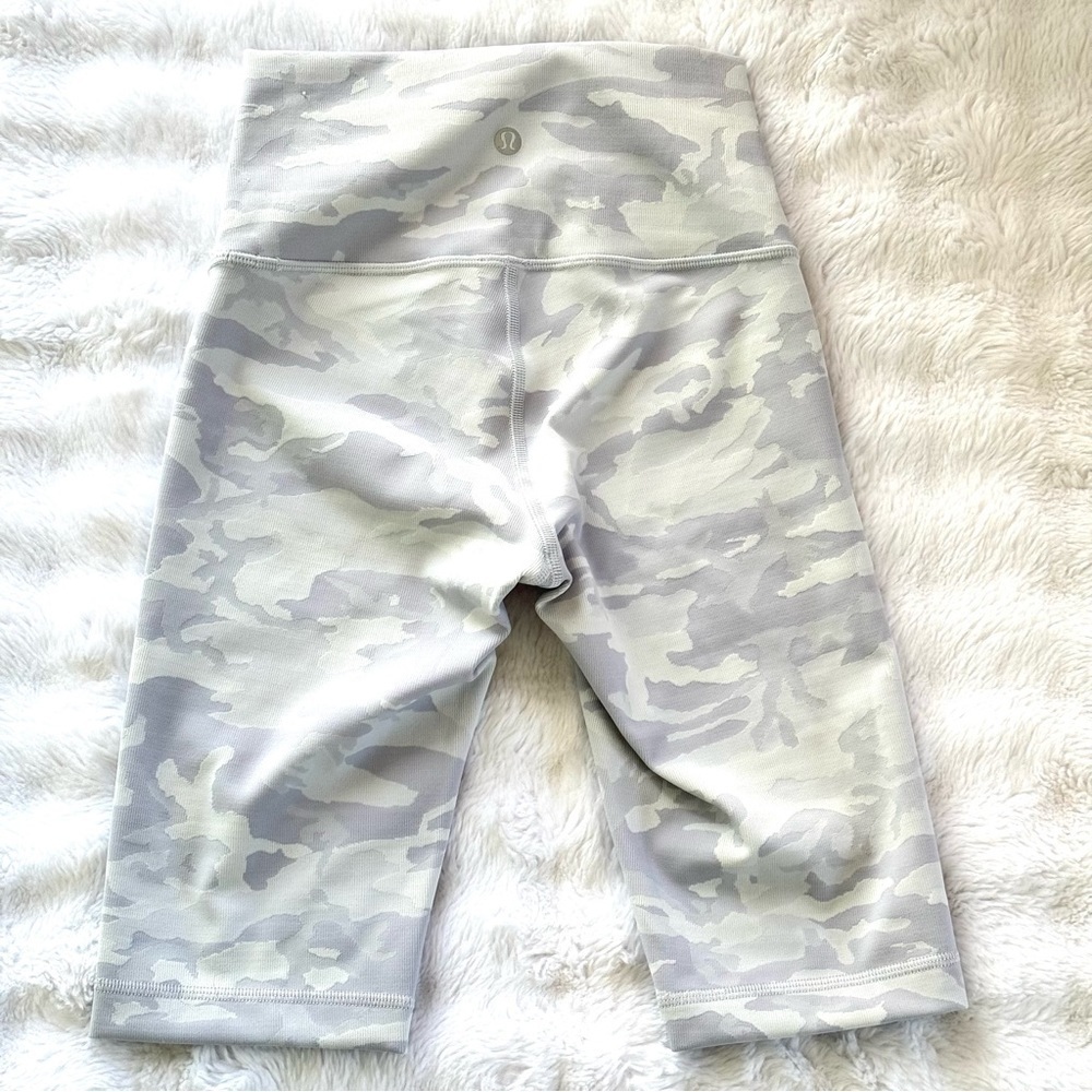 NWOT LULULEMON Wunder Under High-Rise Short 10" Camouflage, Biker Shorts, Size 2 - Picture 6 of 10
